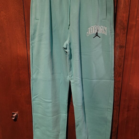 NIKE SHOES & SWEATPANT- NO ORIGINAL BOX - BRAND NEW AND NEVER USED